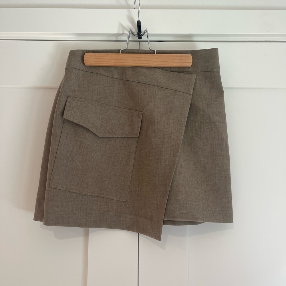 Aritzia skirt